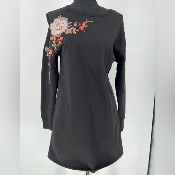 Socialite Dresses & Skirts - SOCIALITE BLK‎ FLORAL EMBROIDERED LONG SLEEVE PULLOVER DRESS W/EXPOSED SHOULDER